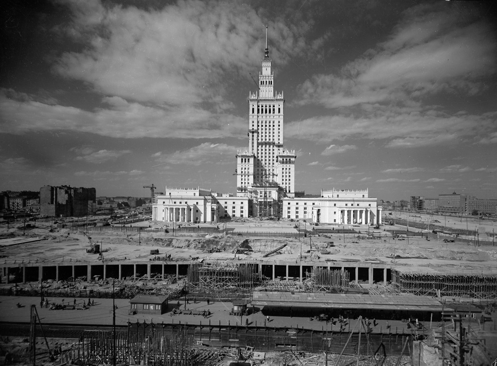 文化科学宮殿建設のため、ワルシャワ蜂起を耐えた19世紀の建物数十棟が解体された，1955頃，写真，Władysław Sławny / Dom Spotkań z Historią